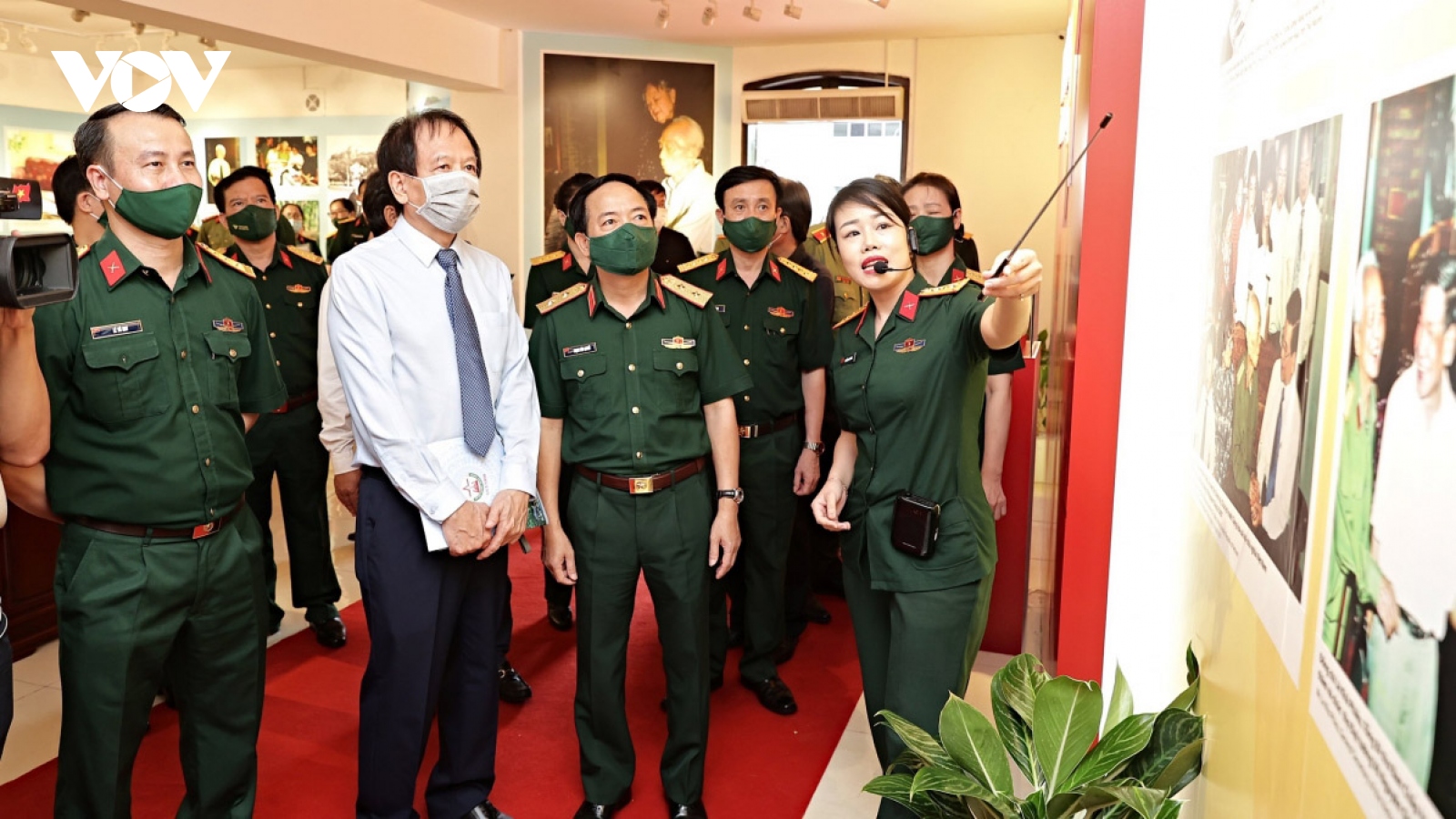 Exhibition commemorates 110th birth anniversary of General Vo Nguyen Giap